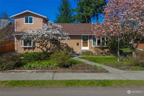 923 7th Ave NW, Puyallup, WA 98371