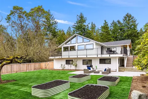9605 41st Ave SW, Seattle, WA 98136