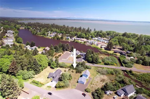 658 San Juan Ct NE, Ocean Shores, WA 98569
