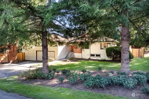 3203 NE 88th St, Seattle, WA 98115