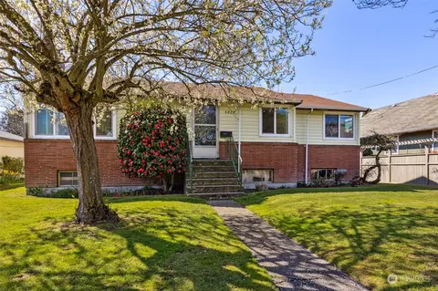 8423 Seward Park Ave S, Seattle, WA 98118