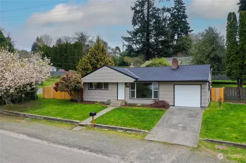 1004 W Charlotte Ave, Bremerton, WA 98312