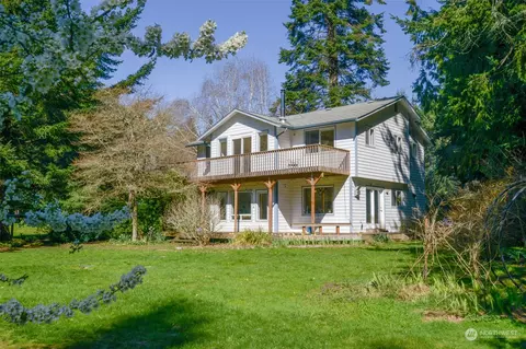 3041 Mabana Heights Rd, Camano Island, WA 98282