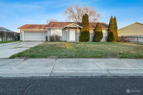 921 E Hayden Dr, Moses Lake, WA 98837