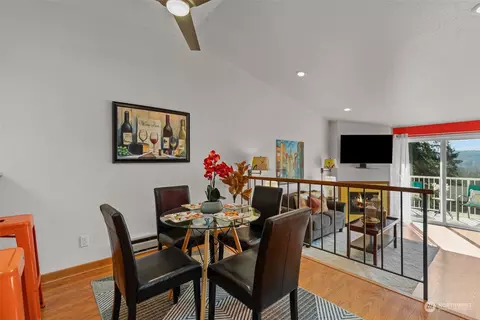 9484 Redmond-woodinville Rd NE #C303, Redmond, WA 98052