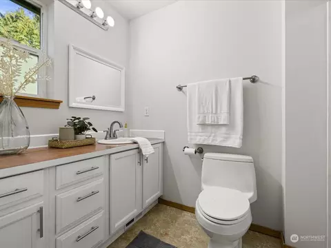 Bath - 13414 11th Pl W, Everett, WA 98204 photo 2 of 4