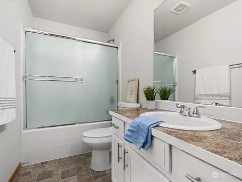 Bath - 13414 11th Pl W, Everett, WA 98204 photo 4 of 4