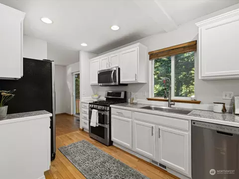 Kitchen - 13414 11th Pl W, Everett, WA 98204 photo 3 of 6