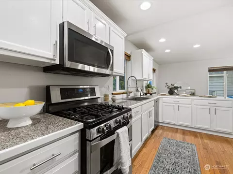 Kitchen - 13414 11th Pl W, Everett, WA 98204 photo 4 of 6