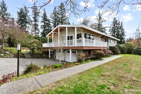 2016 Niagara Dr, Bellingham, WA 98229