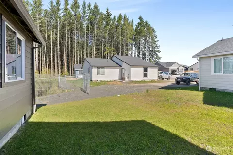 Exterior - 2005 Apple Rd, Winlock, WA 98596 photo 6 of 8