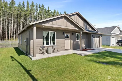 Exterior - 2005 Apple Rd, Winlock, WA 98596 photo 2 of 8