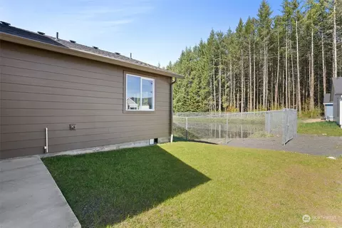 Exterior - 2005 Apple Rd, Winlock, WA 98596 photo 7 of 8