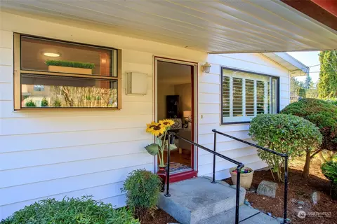 13024 19th Ave NE, Seattle, WA 98125