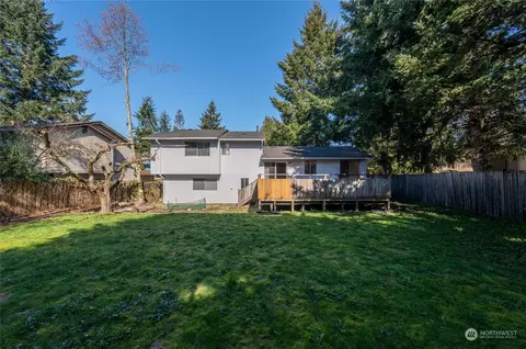 Exterior - 18 SW 77th Pl, Everett, WA 98203 photo 7 of 10