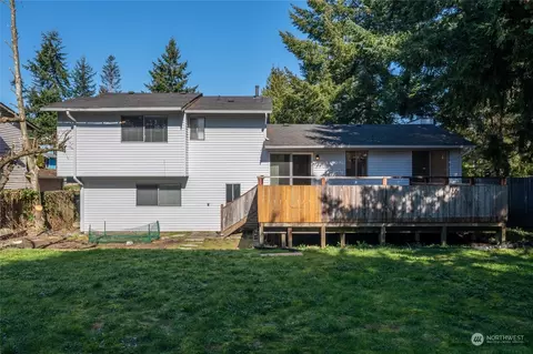 Exterior - 18 SW 77th Pl, Everett, WA 98203 photo 6 of 10
