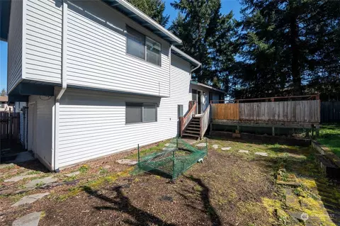 Exterior - 18 SW 77th Pl, Everett, WA 98203 photo 5 of 10