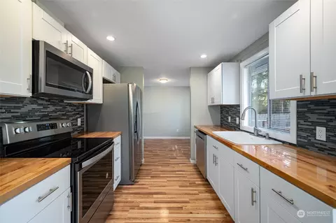 Kitchen - 18 SW 77th Pl, Everett, WA 98203 photo 3 of 3