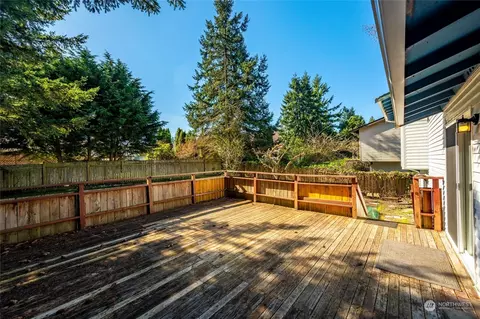 Exterior - 18 SW 77th Pl, Everett, WA 98203 photo 9 of 10