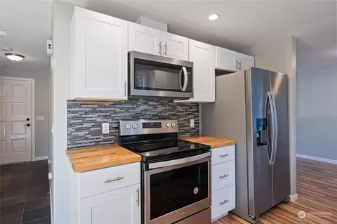 Kitchen - 18 SW 77th Pl, Everett, WA 98203 photo 2 of 3