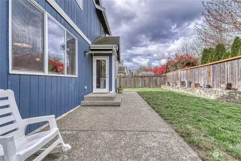 Exterior - 284 E 29th St, Bremerton, WA 98310 photo 4 of 7