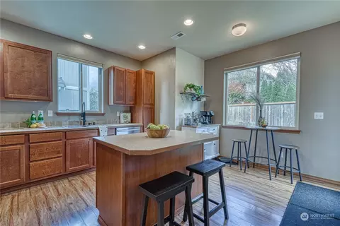 Kitchen - 284 E 29th St, Bremerton, WA 98310 photo 1 of 5