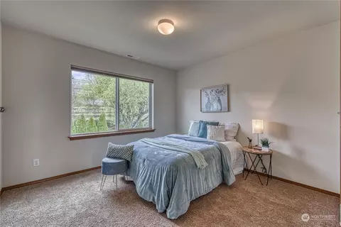 Bedroom - 284 E 29th St, Bremerton, WA 98310 photo 4 of 7