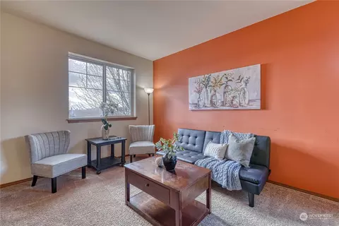 Living - 284 E 29th St, Bremerton, WA 98310 photo 2 of 4