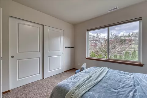 Bedroom - 284 E 29th St, Bremerton, WA 98310 photo 5 of 7