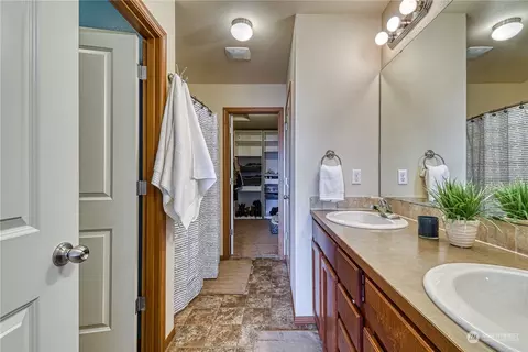 Bath - 284 E 29th St, Bremerton, WA 98310 photo 3 of 4