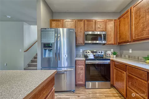 Kitchen - 284 E 29th St, Bremerton, WA 98310 photo 5 of 5