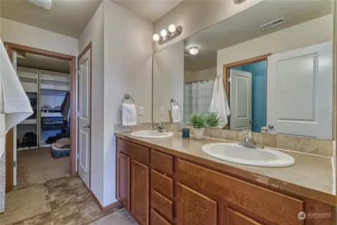 Bath - 284 E 29th St, Bremerton, WA 98310 photo 2 of 4