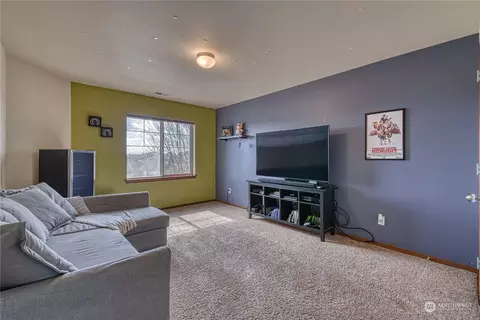 Living - 284 E 29th St, Bremerton, WA 98310 photo 4 of 4