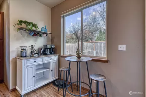 Kitchen - 284 E 29th St, Bremerton, WA 98310 photo 3 of 5