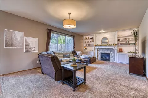 Living - 284 E 29th St, Bremerton, WA 98310 photo 3 of 4