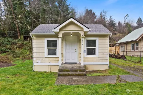 1518 Larch St, Raymond, WA 98577
