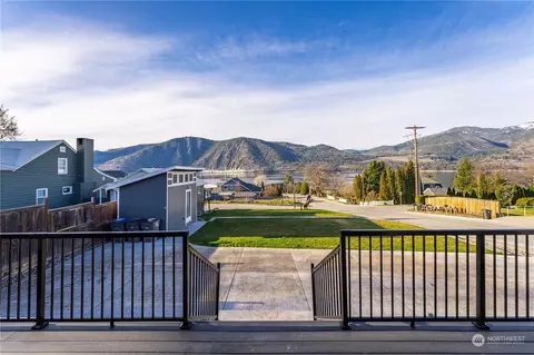 820 Manson Blvd, Manson, WA 98831