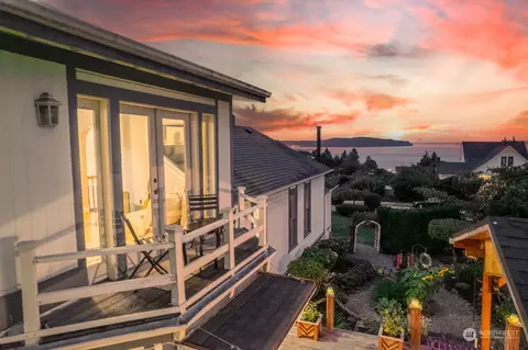 1302 Starling St, Steilacoom, WA 98388