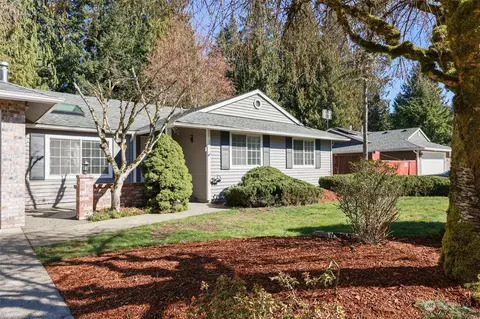 2007 Manorwood Dr, Puyallup, WA 98374