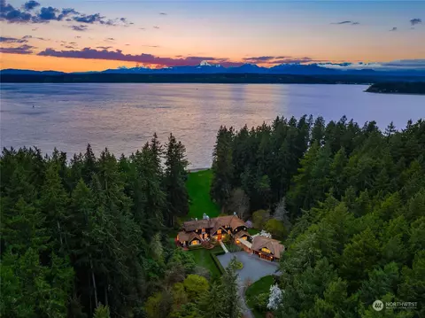 13175 Manzanita Rd NE, Bainbridge Island, WA 98110