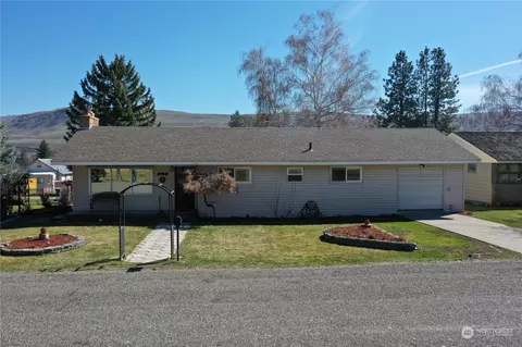 925 7th Ave S, Okanogan, WA 98840