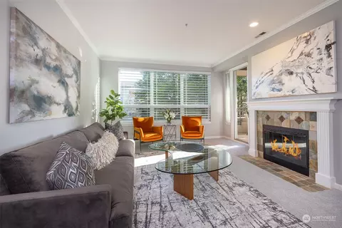 615 6th St #202, Kirkland, WA 98033