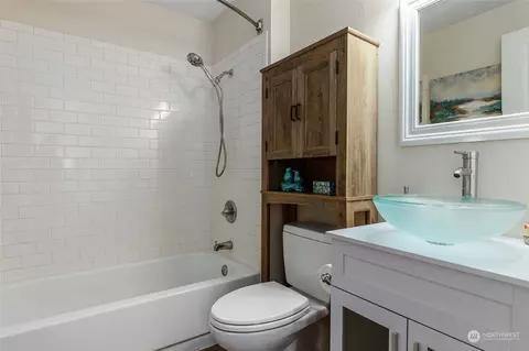 Bath - 22605 13th Pl W, Bothell, WA 98021 photo 1 of 2