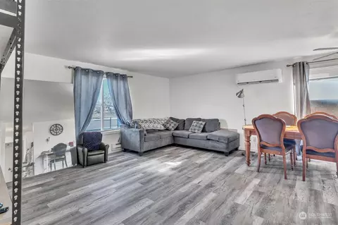 Living - 724 W Ruby St, Pasco, WA 99301 photo 2 of 3