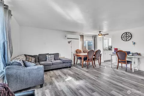 Living - 724 W Ruby St, Pasco, WA 99301 photo 3 of 3