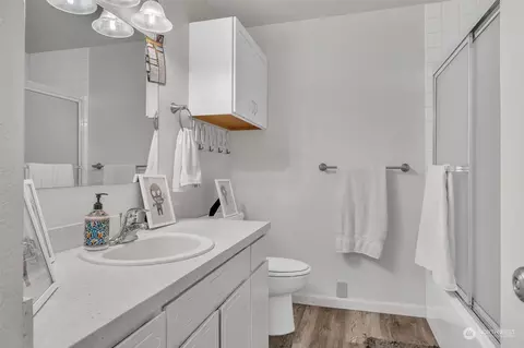Bath - 724 W Ruby St, Pasco, WA 99301 photo 1 of 1