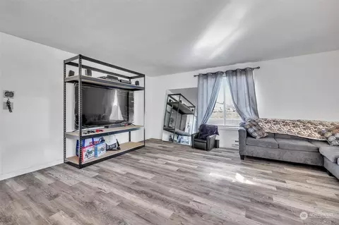 Living - 724 W Ruby St, Pasco, WA 99301 photo 1 of 3