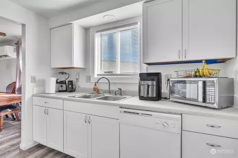 Kitchen - 724 W Ruby St, Pasco, WA 99301 photo 2 of 2