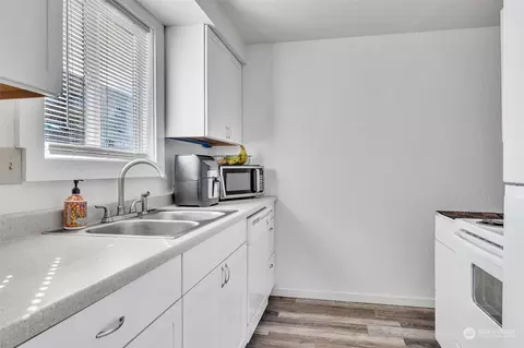 Kitchen - 724 W Ruby St, Pasco, WA 99301 photo 1 of 2