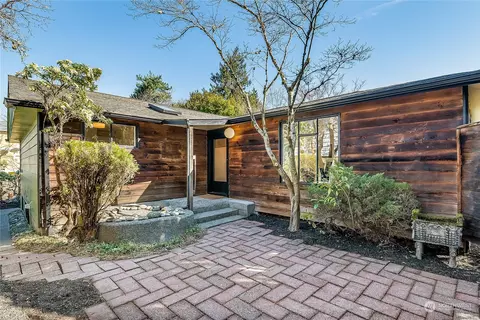 1230 NE 96th St, Seattle, WA 98115